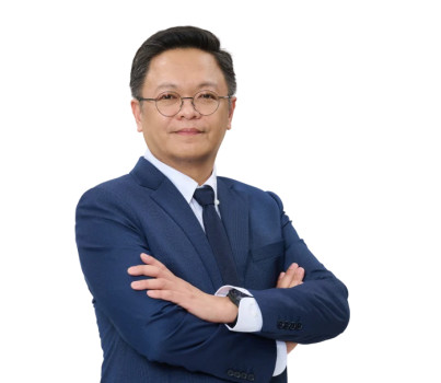 Mr. Phupa Akavipat | Advanced Info Service